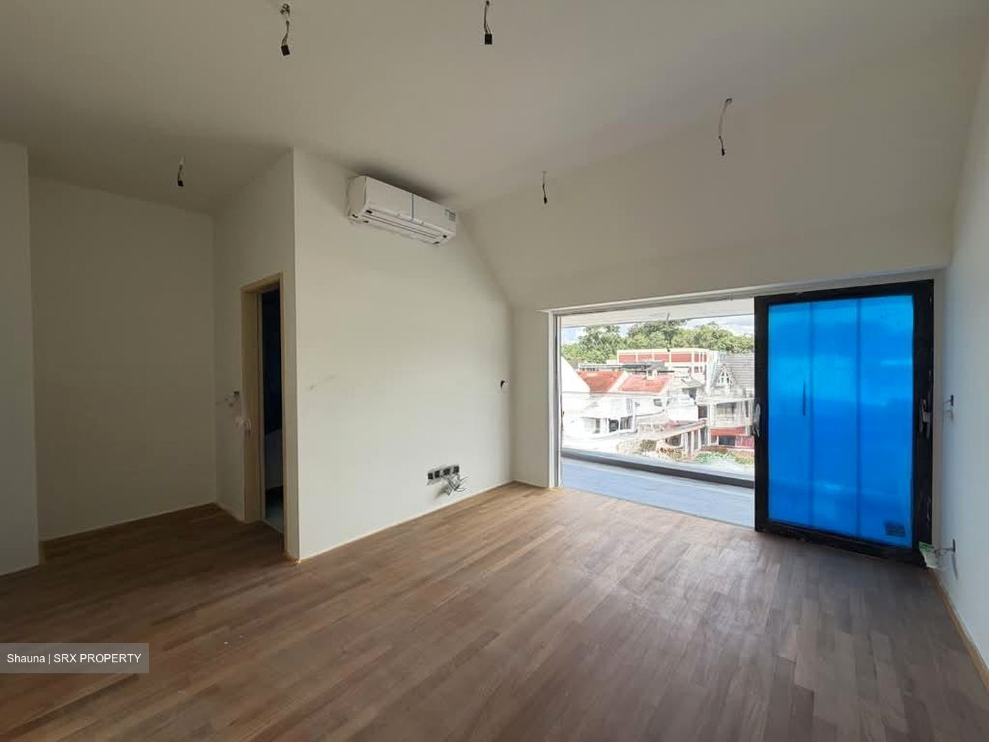 Sembawang Hills Estate (D20), Terrace #581227631